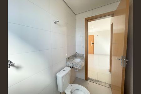 Banheiro social de apartamento à venda com 2 quartos, 49m² em Santa Monica, Belo Horizonte