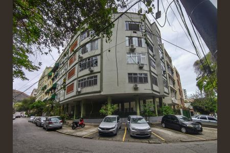 Apartamento à venda com 150m², 3 quartos e sem vaga Apartamento à venda com 150m², 3 quartos e sem vagaFachada e portaria