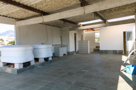 Casa à venda com 100m², 5 quartos e 3 vagas Casa à venda com 100m², 5 quartos e 3 vagasTerraço