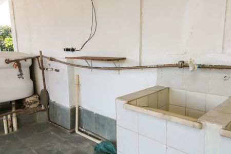 Casa à venda com 100m², 5 quartos e 3 vagas Casa à venda com 100m², 5 quartos e 3 vagasTerraço