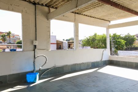 Casa à venda com 100m², 5 quartos e 3 vagas Casa à venda com 100m², 5 quartos e 3 vagasTerraço