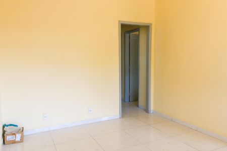 Casa à venda com 100m², 5 quartos e 3 vagas Casa à venda com 100m², 5 quartos e 3 vagasSala