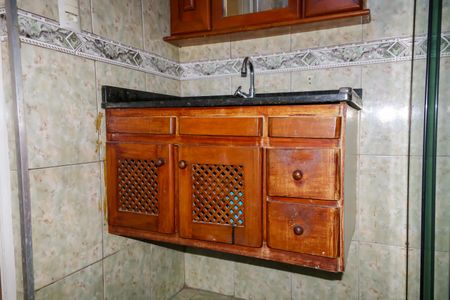 Casa à venda com 100m², 5 quartos e 3 vagas Casa à venda com 100m², 5 quartos e 3 vagasBanheiro da Suíte