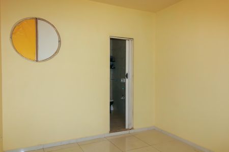 Casa à venda com 100m², 5 quartos e 3 vagas Casa à venda com 100m², 5 quartos e 3 vagas Suíte