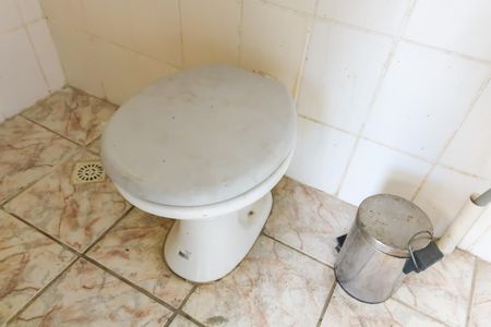 Casa à venda com 100m², 5 quartos e 3 vagas Casa à venda com 100m², 5 quartos e 3 vagasBanheiro de serviço