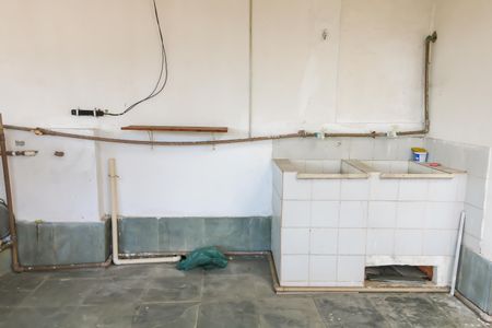 Casa à venda com 100m², 5 quartos e 3 vagas Casa à venda com 100m², 5 quartos e 3 vagasTerraço