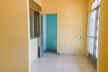 Sala de casa à venda com 5 quartos, 100m² em Inhaúma, Rio de Janeiro