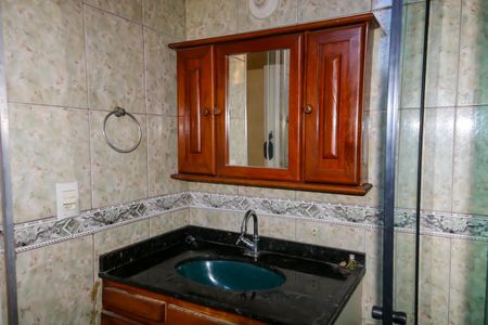 Casa à venda com 100m², 5 quartos e 3 vagas Casa à venda com 100m², 5 quartos e 3 vagasBanheiro da Suíte