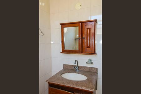 Casa à venda com 100m², 5 quartos e 3 vagas Casa à venda com 100m², 5 quartos e 3 vagasBanheiro Social