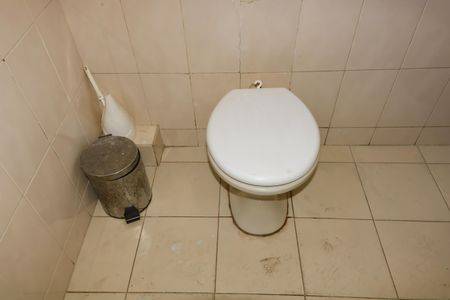 Casa à venda com 100m², 5 quartos e 3 vagas Casa à venda com 100m², 5 quartos e 3 vagasBanheiro Social