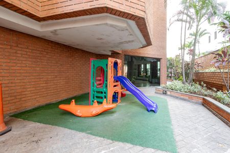 Apartamento para alugar com 180m², 3 quartos e 2 vagas Apartamento para alugar com 180m², 3 quartos e 2 vagasPlayground