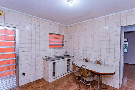 Casa à venda com 140m², 2 quartos e 1 vagaEdícula