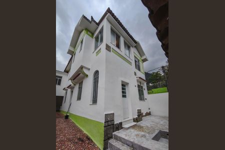 Casa para alugar com 510m², 5 quartos e 3 vagasFachada