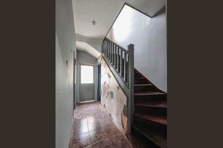 Casa para alugar com 510m², 5 quartos e 3 vagasEscada