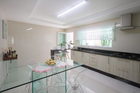 Casa à venda com 300m², 3 quartos e 5 vagas Casa à venda com 300m², 3 quartos e 5 vagasCozinha