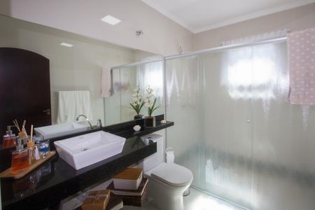 Casa à venda com 300m², 3 quartos e 5 vagas Casa à venda com 300m², 3 quartos e 5 vagasBanheiro Social