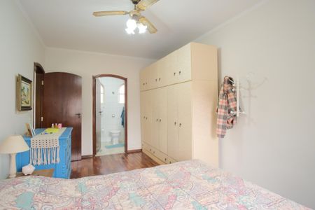 Casa à venda com 300m², 3 quartos e 2 vagasSuíte