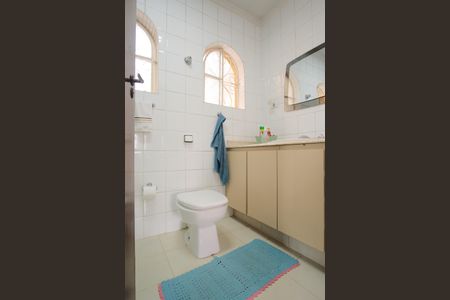 Casa à venda com 300m², 3 quartos e 2 vagasBanheiro da Suíte