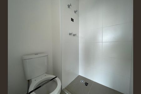 Banheiro de kitnet/studio à venda com 1 quarto, 20m² em Butantã, São Paulo