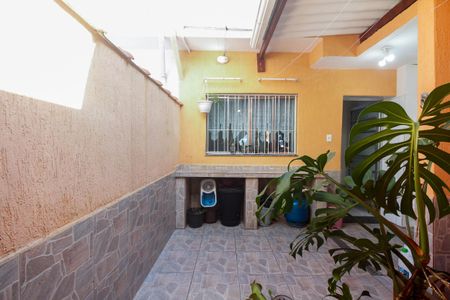 Casa de condomínio à venda com 80m², 2 quartos e 1 vagaQuintal e Churrasqueira