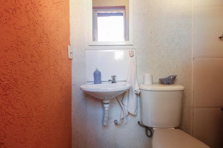 Casa de condomínio à venda com 80m², 2 quartos e 1 vagaÁrea de Serviço - Banheiro de Serviço