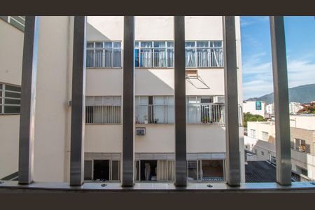 Apartamento à venda com 62m², 2 quartos e 1 vaga Apartamento à venda com 62m², 2 quartos e 1 vagaQuarto de Serviço Vista