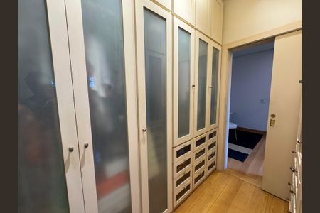 Casa à venda com 2000m², 4 quartos e 10 vagasCloset