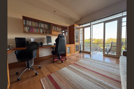 Casa à venda com 2000m², 4 quartos e 10 vagasEscritório