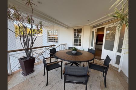 Casa à venda com 2000m², 4 quartos e 10 vagasVaran