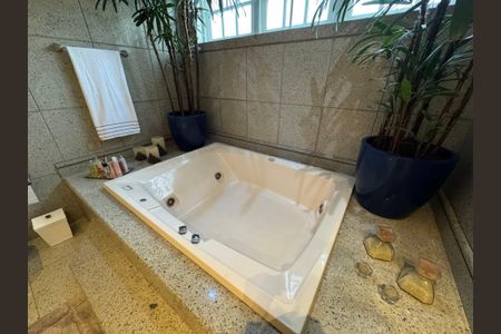 Casa à venda com 2000m², 4 quartos e 10 vagasBanheiro 1