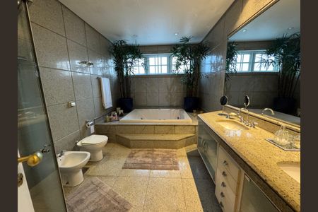 Casa à venda com 2000m², 4 quartos e 10 vagasBanheiro 1