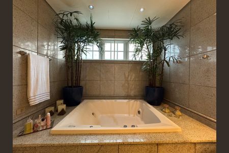 Casa à venda com 2000m², 4 quartos e 10 vagasBanheiro 1