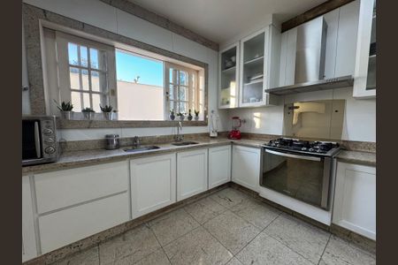 Casa à venda com 2000m², 4 quartos e 10 vagasCozinha