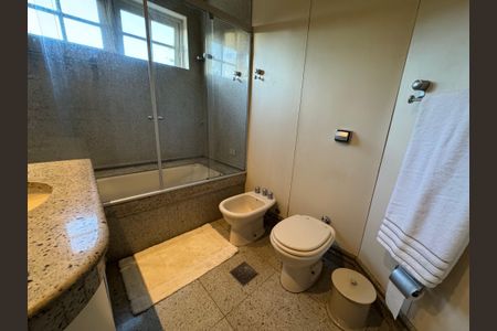 Casa à venda com 2000m², 4 quartos e 10 vagasBanheiro 2