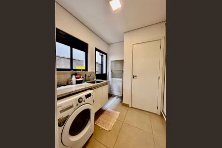 Casa de condomínio para alugar com 200m², 3 quartos e 4 vagasÁrea de Serviço