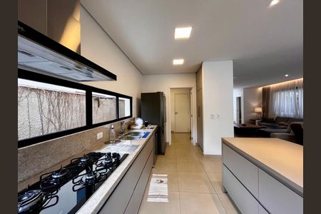 Casa de condomínio para alugar com 200m², 3 quartos e 4 vagasCozinha