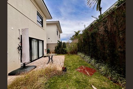 Casa de condomínio para alugar com 200m², 3 quartos e 4 vagasQuintal