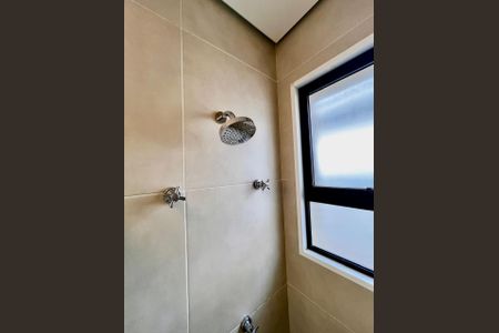 Casa de condomínio para alugar com 200m², 3 quartos e 4 vagasBanheiro da Suíte 2