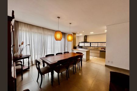 Casa de condomínio para alugar com 200m², 3 quartos e 4 vagasSala