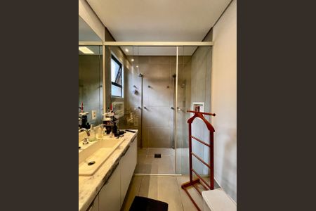 Casa de condomínio para alugar com 200m², 3 quartos e 4 vagasBanheiro da Suíte 3