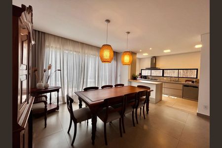 Casa de condomínio para alugar com 200m², 3 quartos e 4 vagasSala