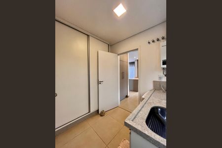 Casa de condomínio para alugar com 200m², 3 quartos e 4 vagasÁrea de Serviço