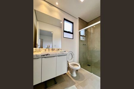 Casa de condomínio para alugar com 200m², 3 quartos e 4 vagasBanheiro da Suíte 1