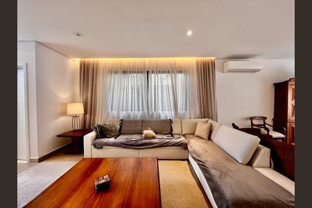 Casa de condomínio para alugar com 200m², 3 quartos e 4 vagasSala