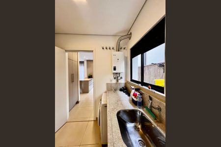 Casa de condomínio para alugar com 200m², 3 quartos e 4 vagasÁrea de Serviço