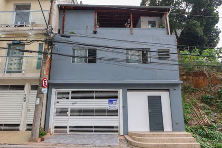 Casa para alugar com 96m², 3 quartos e 1 vaga Casa para alugar com 96m², 3 quartos e 1 vagaFachada