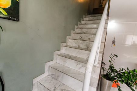 Casa para alugar com 96m², 4 quartos e 1 vaga Casa para alugar com 96m², 4 quartos e 1 vagaEscada acesso quartos