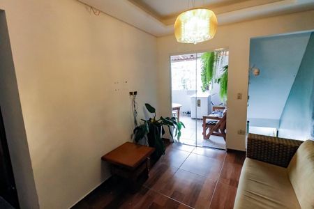 Casa para alugar com 96m², 4 quartos e 1 vaga Casa para alugar com 96m², 4 quartos e 1 vagaSala