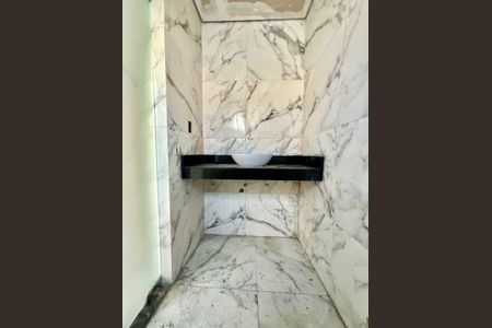 Apartamento à venda com 140m², 3 quartos e 2 vagas Apartamento à venda com 140m², 3 quartos e 2 vagasBanheiro da Suíte 3