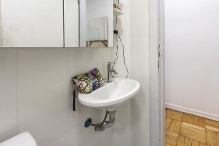 Apartamento à venda com 150m², 3 quartos e sem vaga Apartamento à venda com 150m², 3 quartos e sem vagaBanheiro do Corredor
